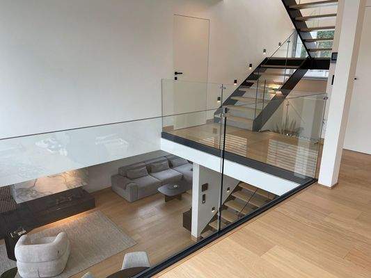 Gallerie mit Treppe.JPG