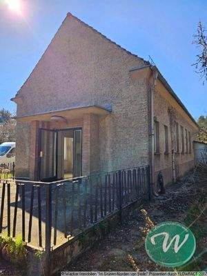 Blick auf den Eingang zum Objekt