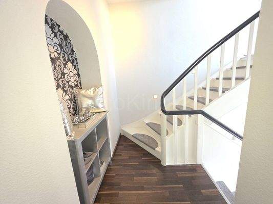 FLURBEREICH / TREPPENHAUS