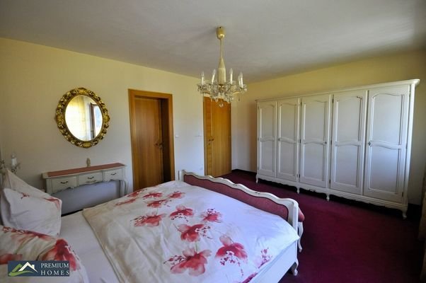 KUNDL - Einfamilienhaus - Schlafzimmer 1 OG mit Zugang Schrankraum
