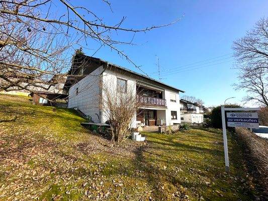 Frontansicht mit Garten