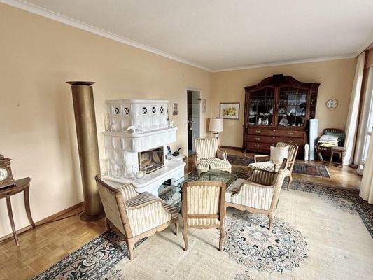 Wohnzimmer im Erdgeschoss mit Kaminofen