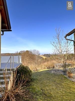 Zwischen Westterrasse und Wirtschaftsgebäude