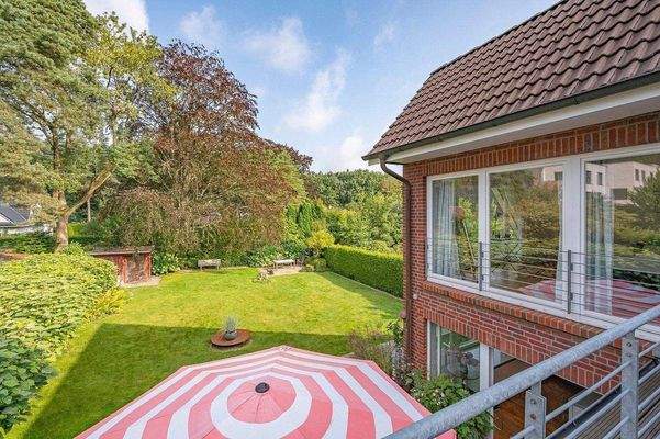 Von zwei Zimmern begehbarer Westbalkon