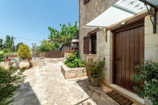 Kreta, Armeni bei Chania: Traditionelles Steinhaus mit privatem Pool zu verkaufen
