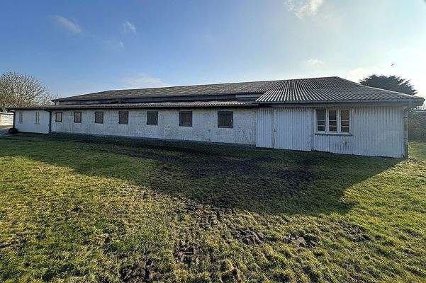 Pferdestall mit 7 Boxen