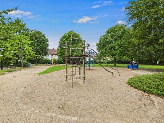 Spielplatz um die Ecke