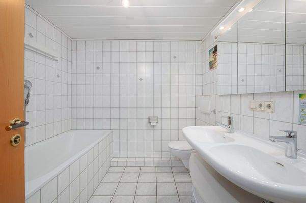 Badezimmer OG Vorderhaus
