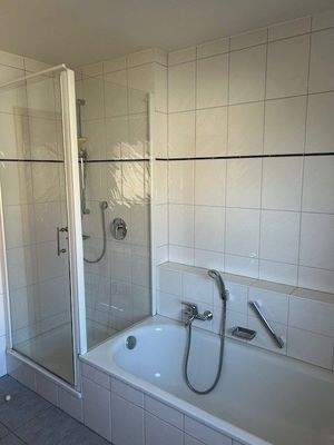 Großes Bad im 1. OG.jpg