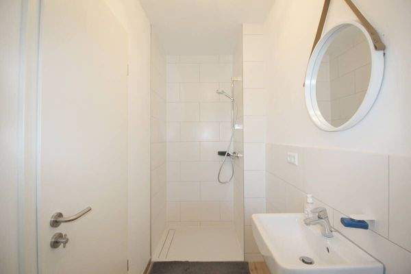 Ebenerdige Dusche im Gäste-WC EG