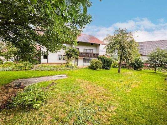 Garten und Ansicht von Süden