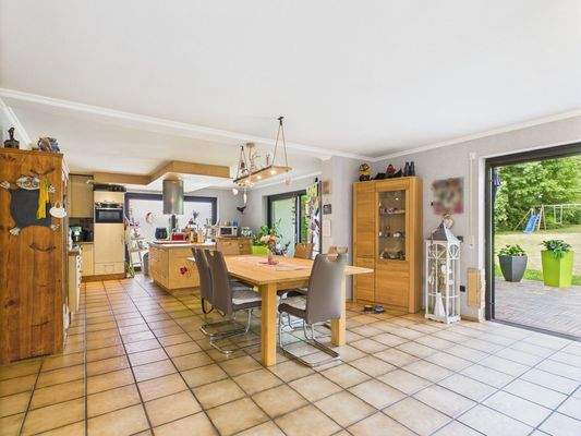 Küche mit Essbereich