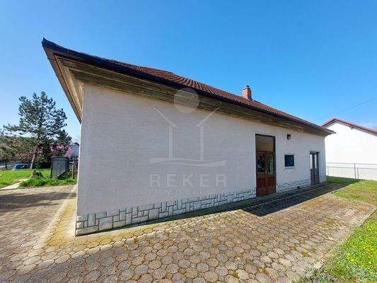 Mehrere zusätzliche Abstellräume