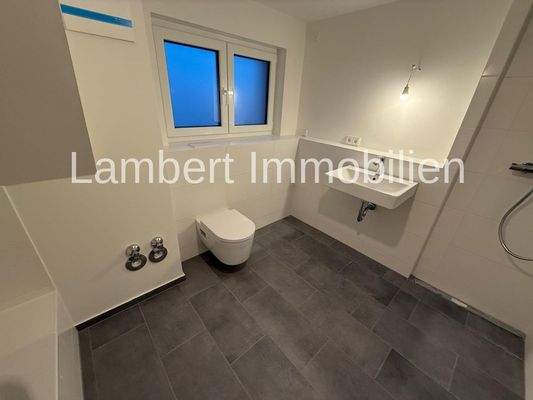 Wannenbad mit Dusche