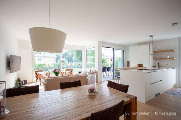 WOHN-ESSBEREICH MIT KÜCHE