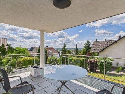 Balkon (Wohn-/Essbereich)