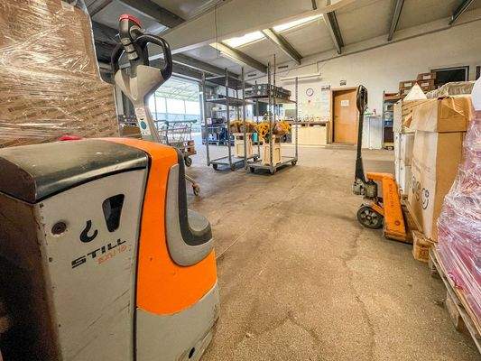 Robuster Bodenbelag für schwere Maschinen und Waren