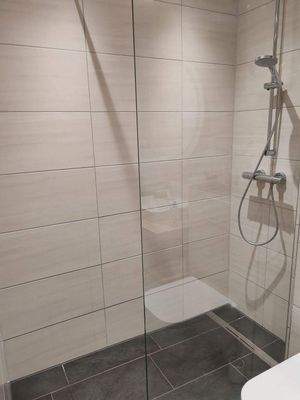 neue, begehbare Dusche.jpg