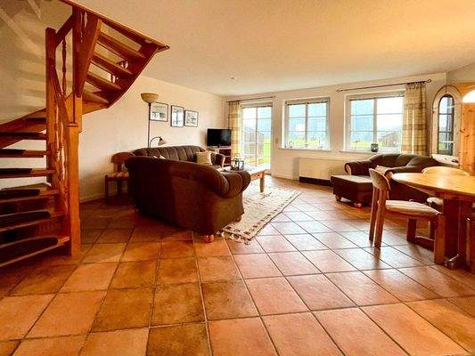 Wohn-/Esszimmer mit Terrassenzugang