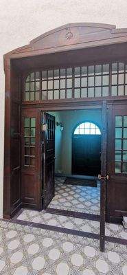 Original Haupteingang mit Kreuzgewölbe