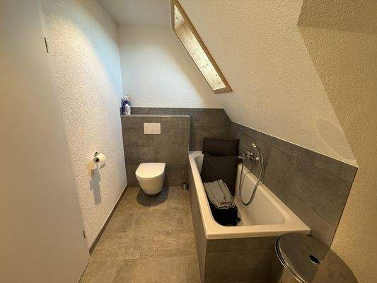 Bad mit WC / Badewanne