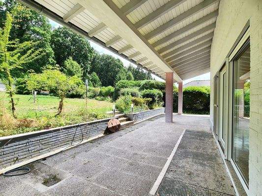 Terrassenansicht (Gartenseite)