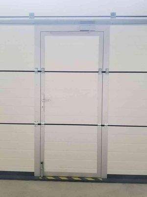 Schlupftür im Industrietor