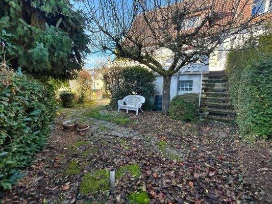 Rückansicht Haus mit Garten