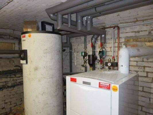 KG: Gasbrennwerttherme mit WW-boiler