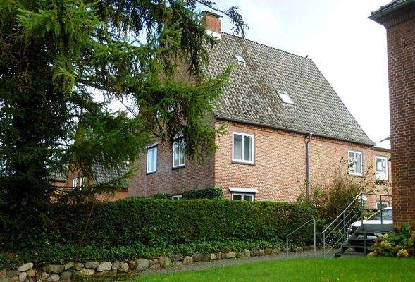 Straßenansicht seitlich