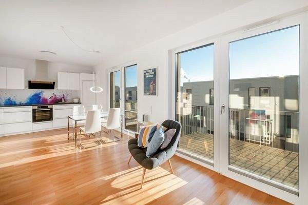 Weitere Ansicht Wohn- und Esszimmer mit Einbauküche