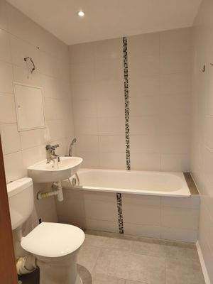 Wohnung Hüfnermark 4 d 2. OG links Bad
