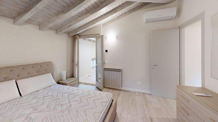 92-Via-Giovanni-Rambotti-Segantini-Bedroom 1.jpg