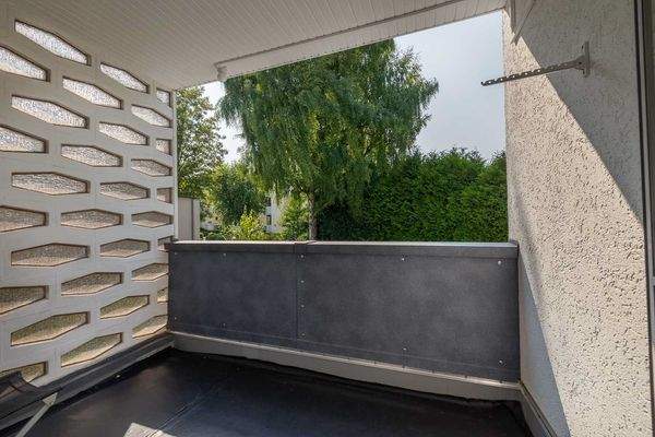 Balkon mit Ausblick ins Grüne