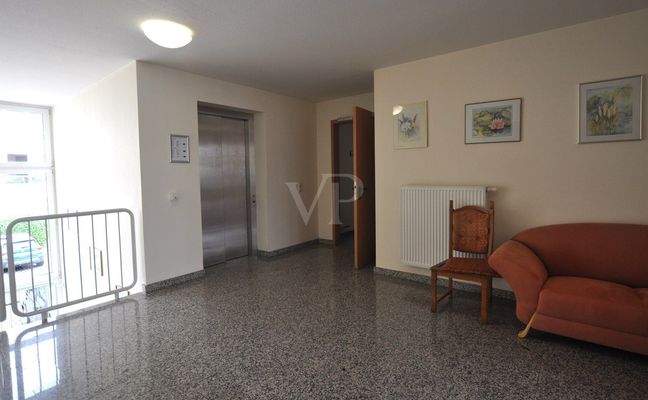 Helles Treppenhaus und Flure