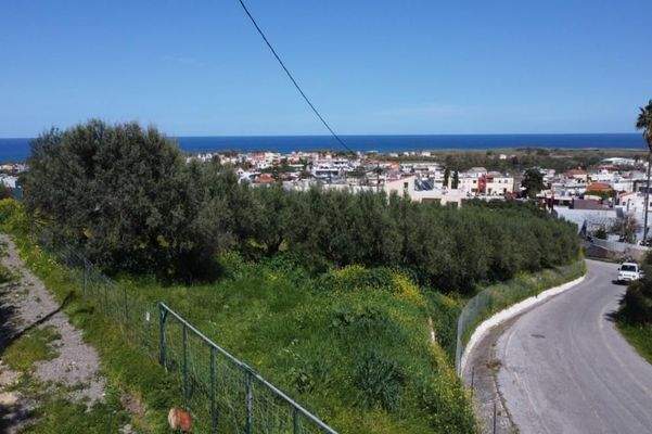 Kreta, Tavronitis: Erstklassiges Grundstück in der Nähe des Strandes zu verkaufen