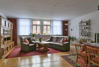 Blick zur Fensterfront