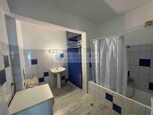 32. BATHROOM GROUND FLOOR