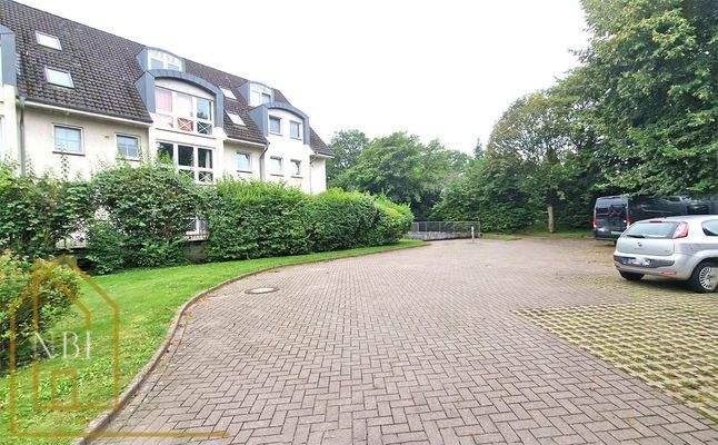 Parkplätze & Zufahrt zur Tiefgarage