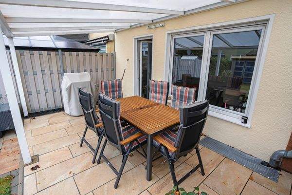 Überdachte gemütliche Terrasse