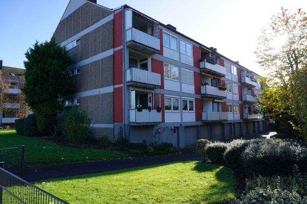 Hausrückseite und Garagen