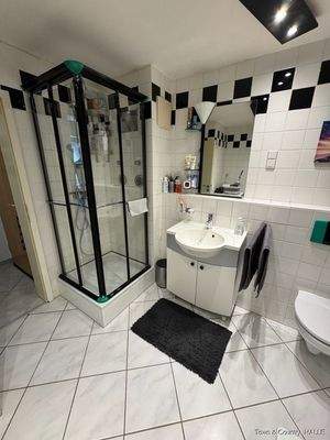 Badezimmer mit Dusche