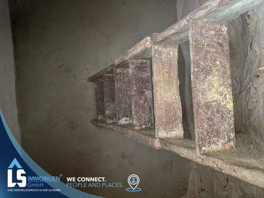 Treppe in den Kellerraum