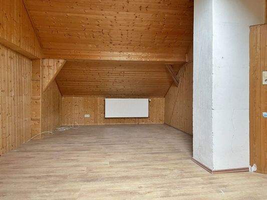 Kinderzimmer im Dachgeschoss.jpg