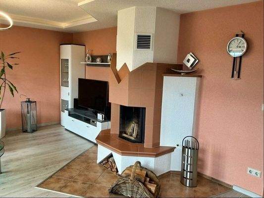 Wohnzimmer mit Kamin