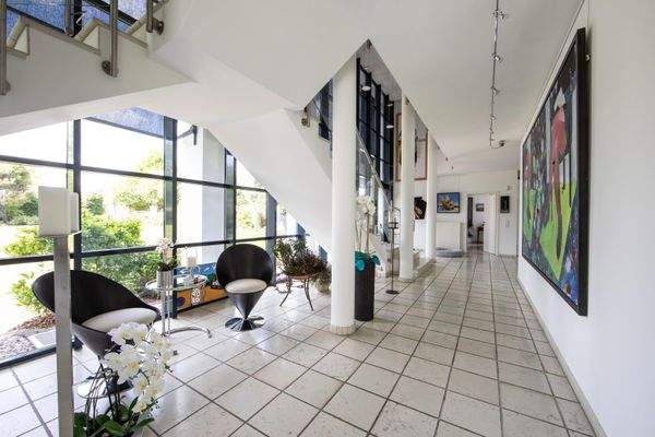 klare Linien - großzügige Fensterflächen