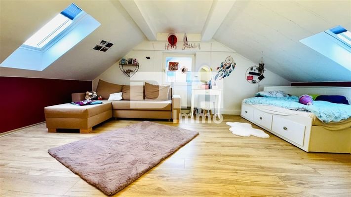 WE1 OG / DG Kinderzimmer / Schlafzimmer 4