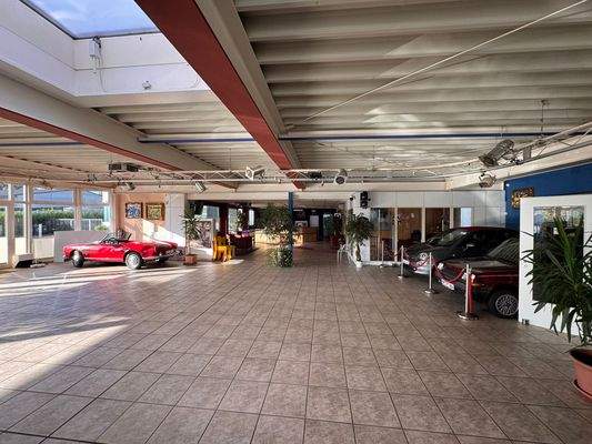 Ausstellungshalle Innen 1.jpg