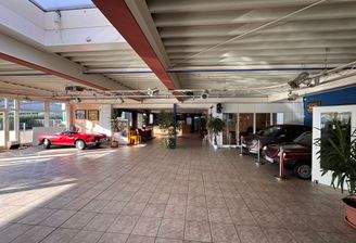 Ausstellungshalle Innen 1.jpg