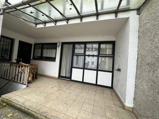 EG-Eingang u. Terrasse (WE 1)